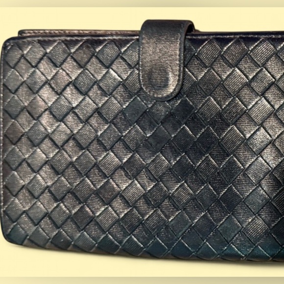 Bottega Veneta Handbags - Authentic Bottega Veneta Intrecciato Lambskin Wallet Italy